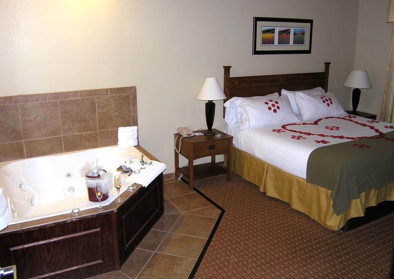 Baymont Inn & Suites By Wyndham Sturgis Bagian luar foto
